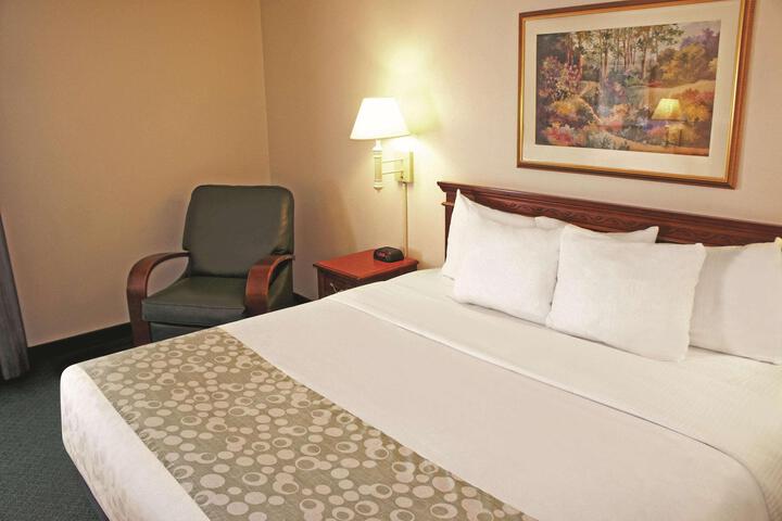 1 King Bed (15 of 19)