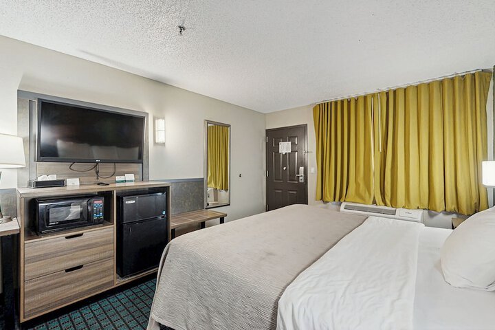 Room 4 of 27