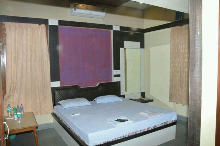 Room 4 of 10
