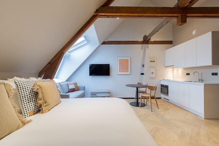 Room 16 of 53