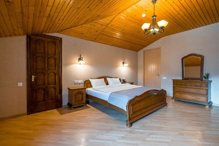 Room 16 of 86