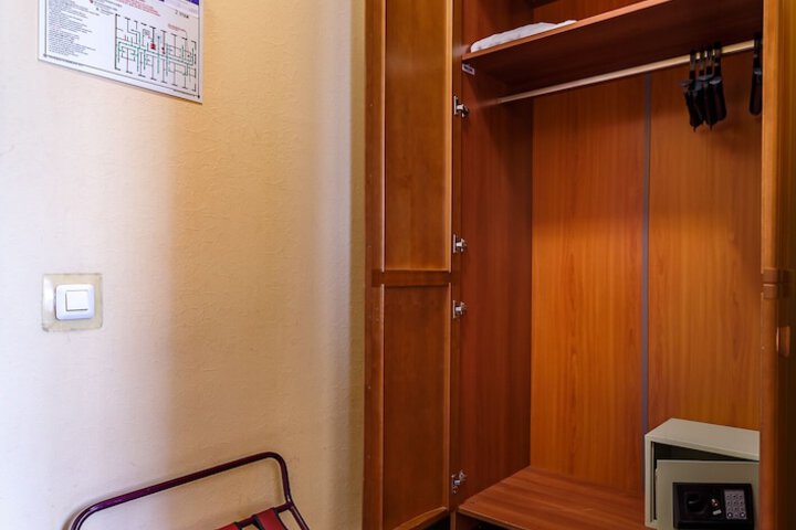 Room 9 of 65