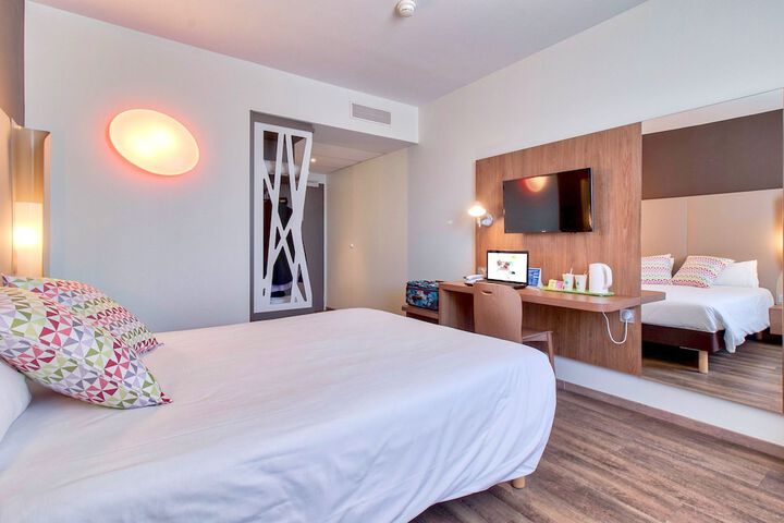 Room 10 of 31