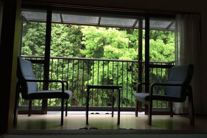 Room 12 of 82