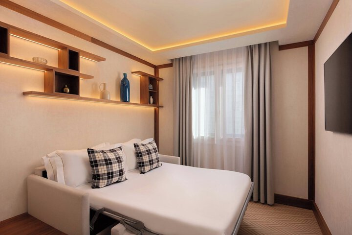 Room 50 of 82