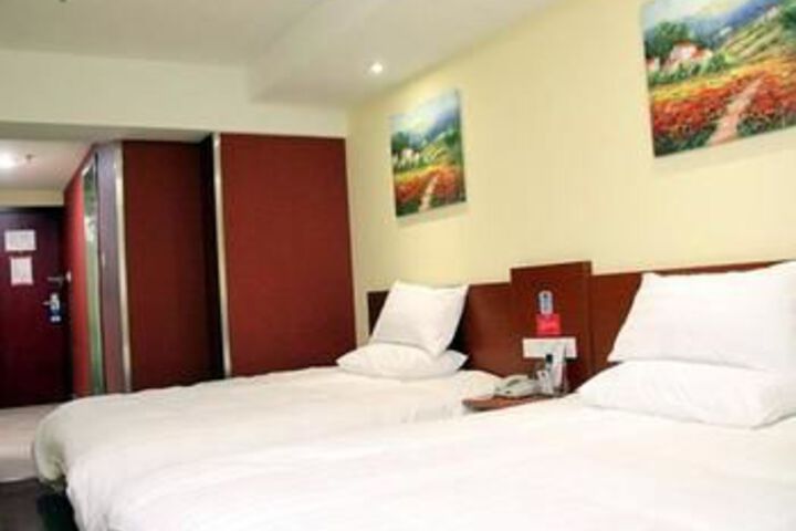 Room 9 of 17