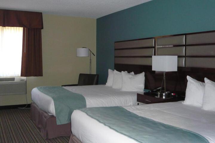 1 King Bed Deluxe Room Jetted Tub (5 of 5)