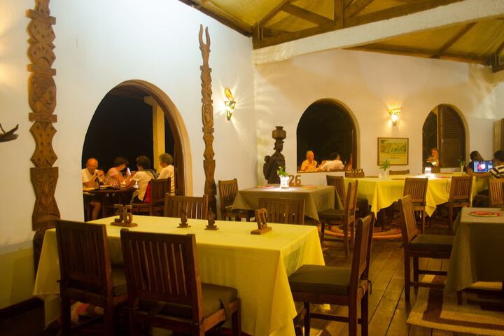 Dining 33 of 53