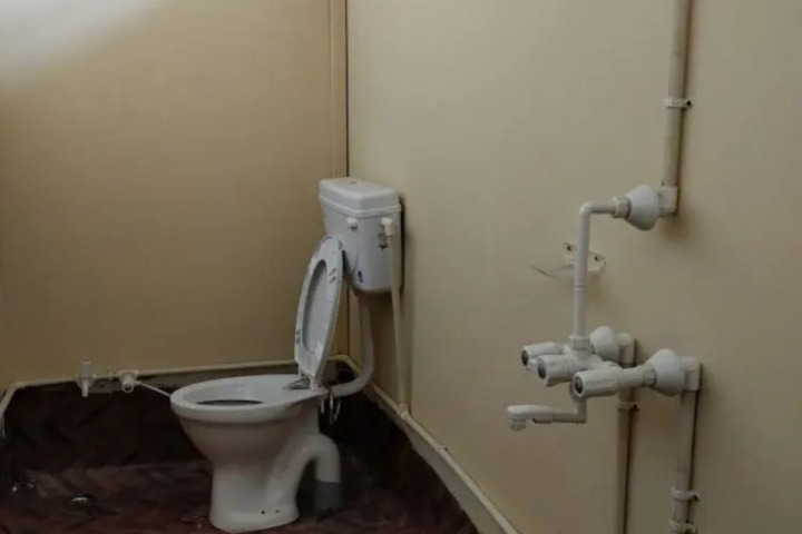 Room 5 of 10