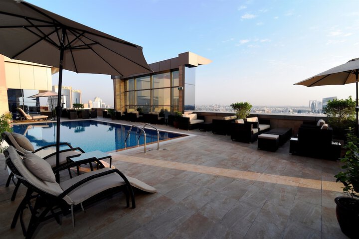 Pool 48 of 106