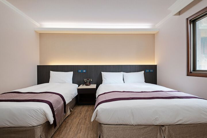 Room 8 of 92