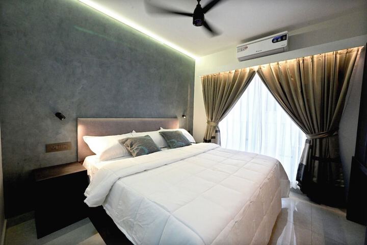 Room 4 of 11
