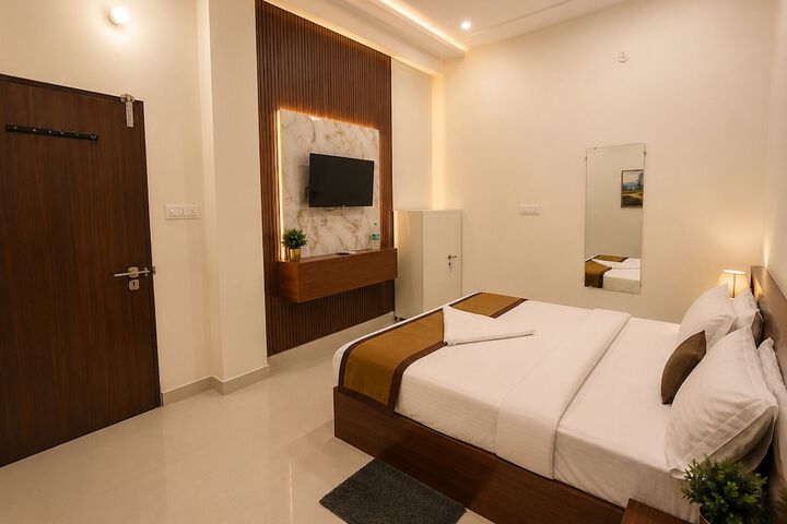 Room 20 of 28