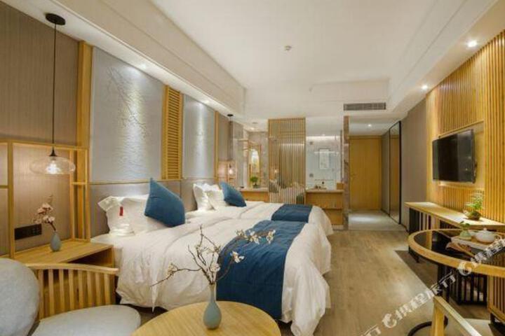 Plum Garden Yuezhu Hotel