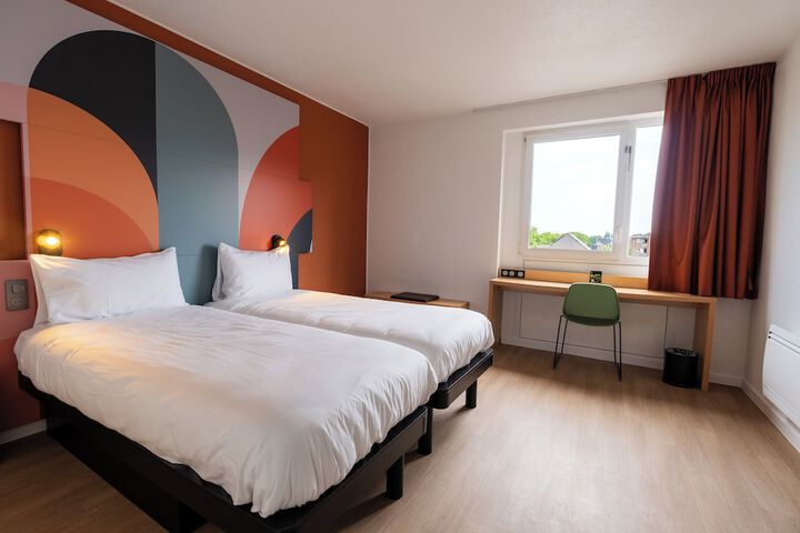 Room 30 of 77