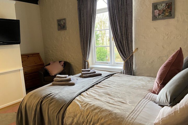 Room 4 of 17