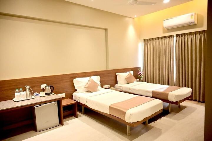 Room 10 of 42