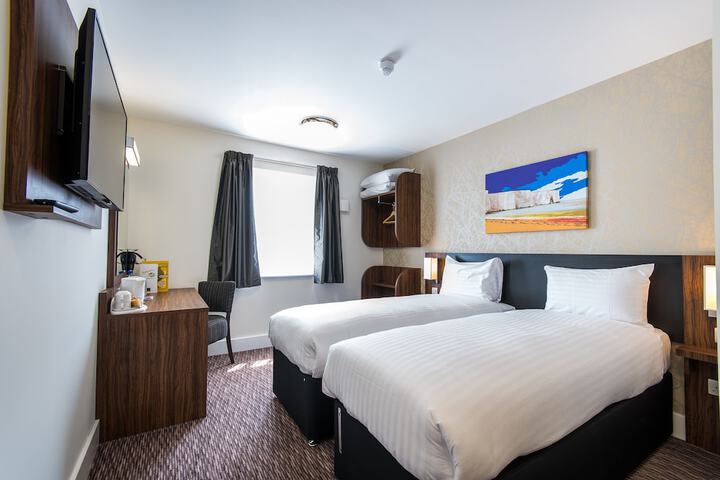 Room 8 of 30