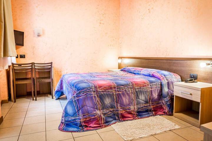 Room 4 of 16