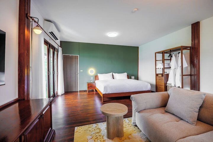 Room 5 of 38