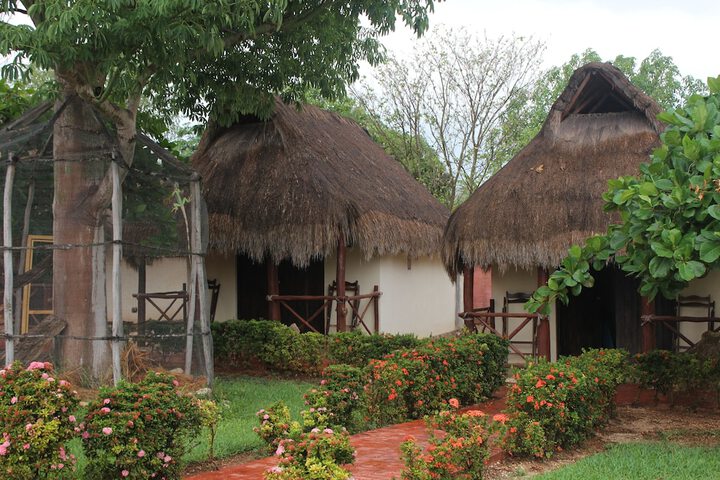 Hotel Exterior 33 of 40