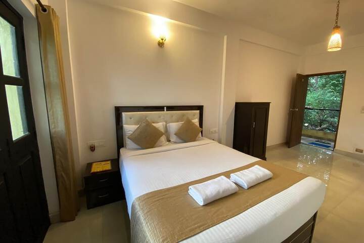 Room 2 of 18