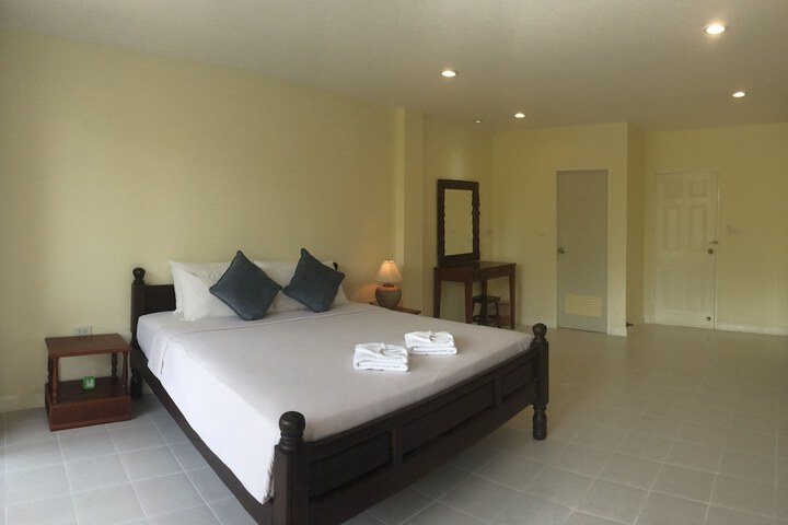 Room 7 of 33