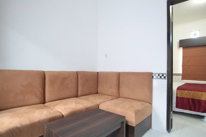Room 12 of 21