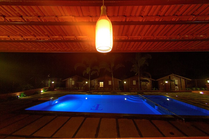 Pool 24 of 64