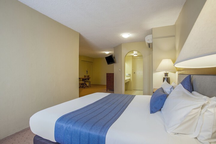 Room 10 of 24