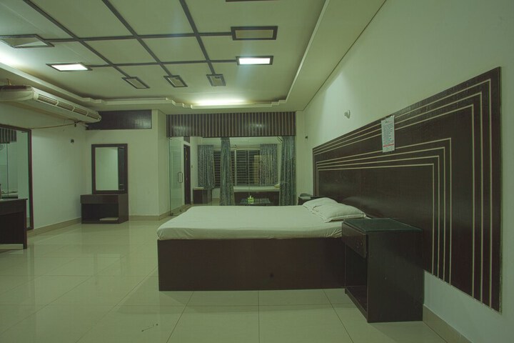 Rax Hotel & Restaurant