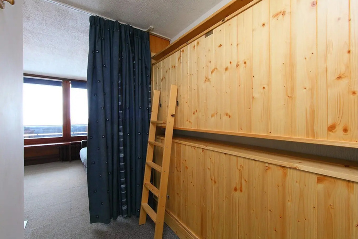 Room 3 of 9