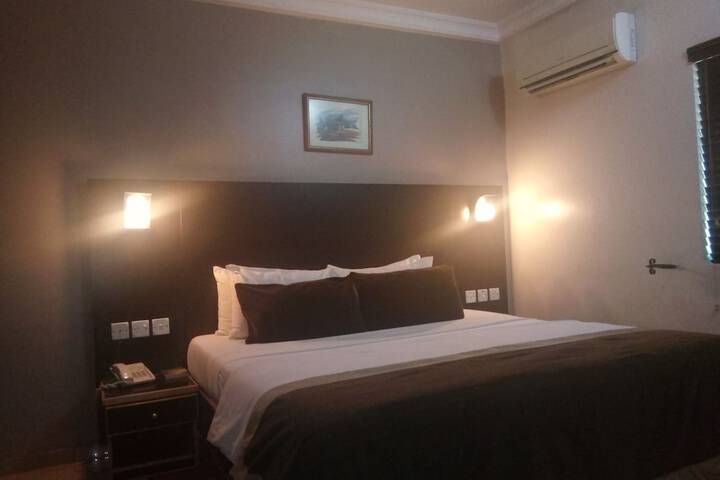 Room 6 of 29