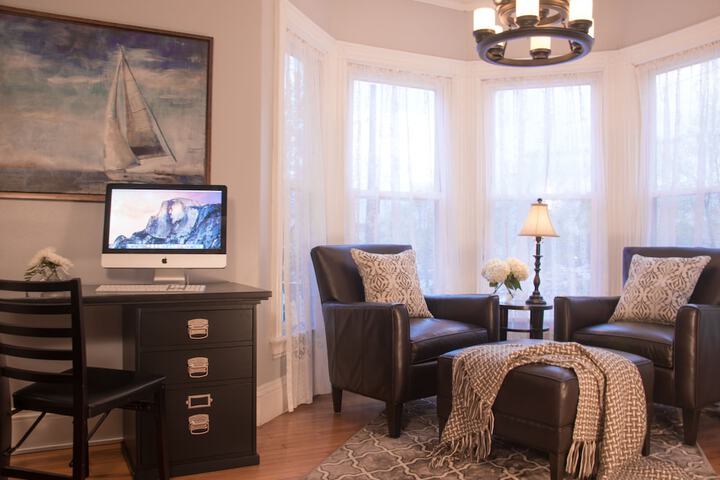 Business Center 32 of 36