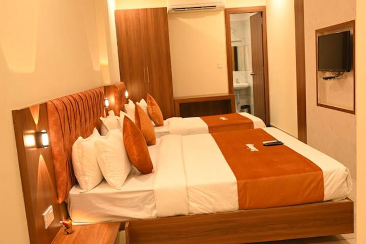 Room 12 of 28