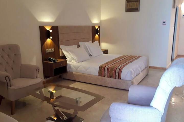 Room 5 of 16