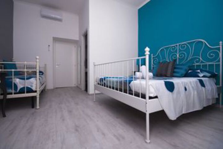 Room 7 of 17