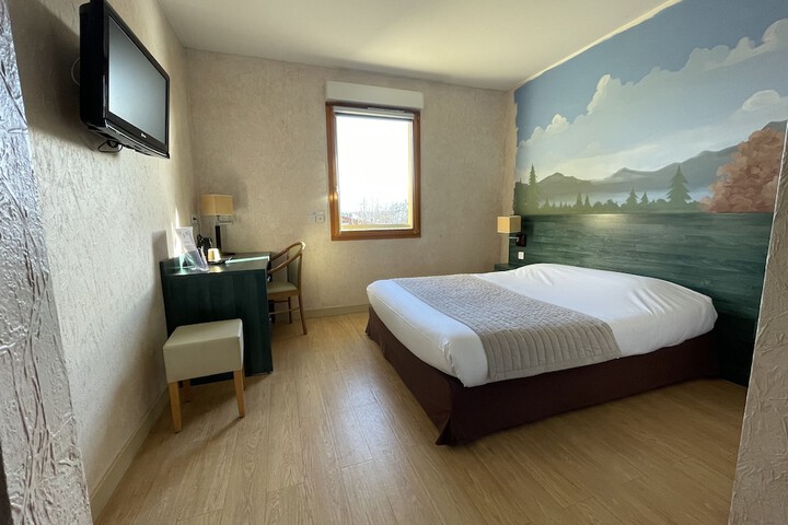 Room 8 of 13
