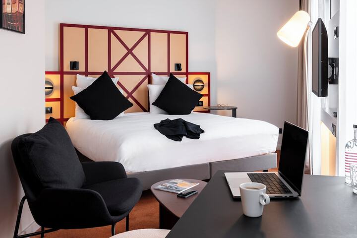 Room 3 of 61