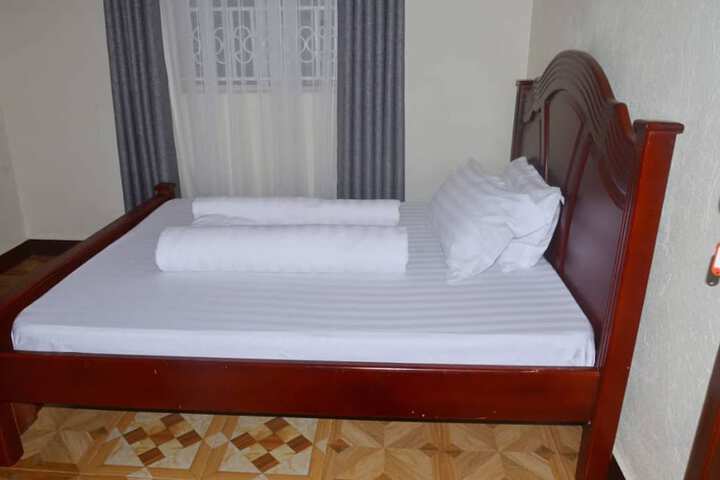 Room 4 of 17