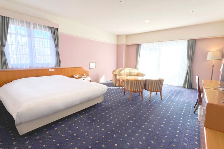 Room 8 of 27
