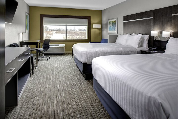 Suite 2 Queen Beds (1 of 2)