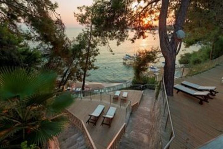 Sundeck 99 of 108