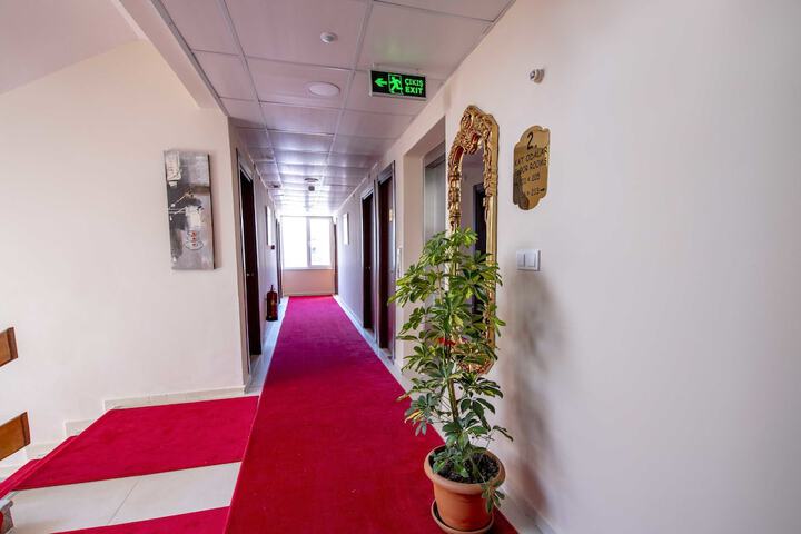 Ballroom/Hall 40 of 45