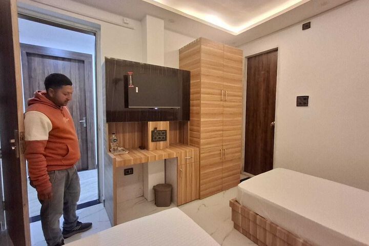 Room 9 of 29