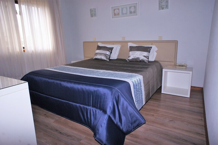 Room 4 of 36