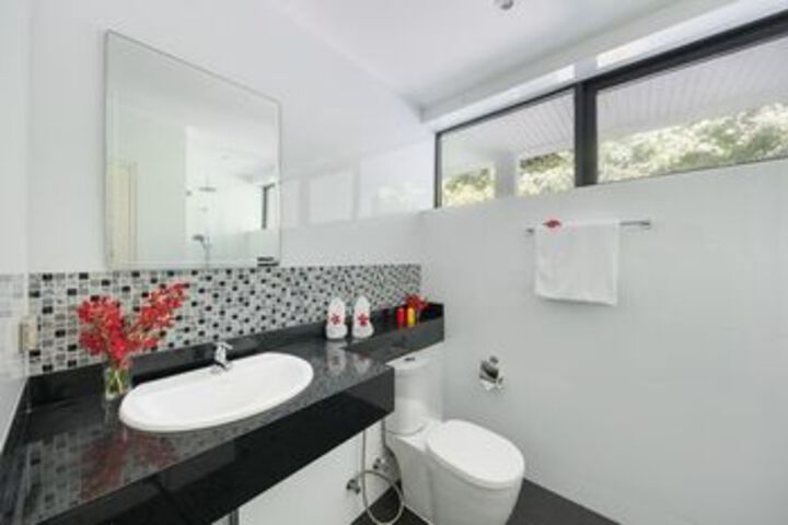 Room 3 of 28