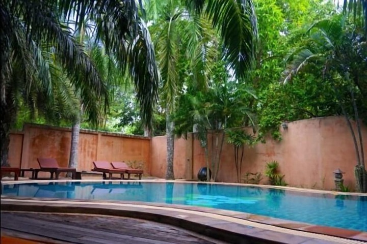 Pool Hotel