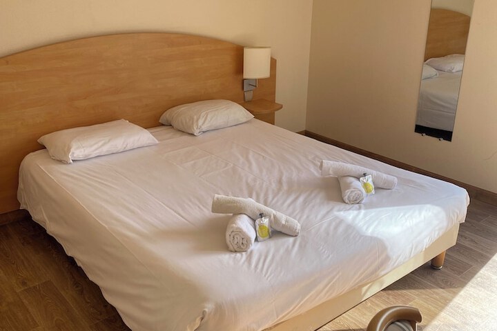 Room 9 of 31
