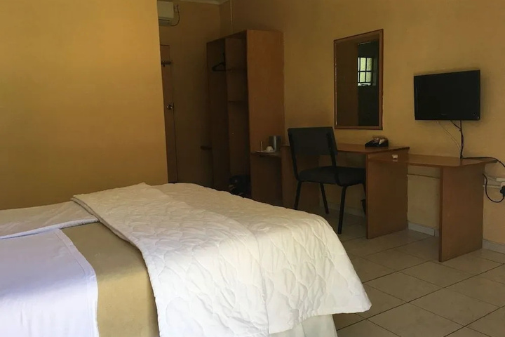 Room 5 of 13